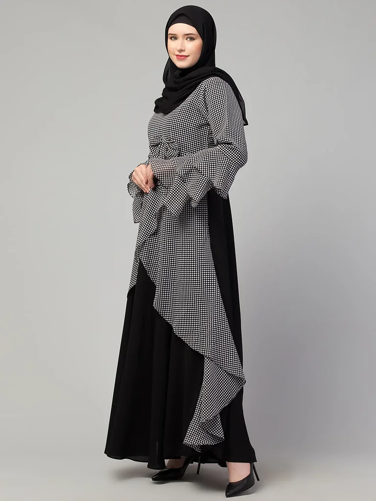 Asymmetrical Maxi Abaya finished stitching and hem detail Asymmetrical Maxi Abaya finished stitching and hem detail