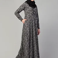 Printed Abaya - styling and drape detail