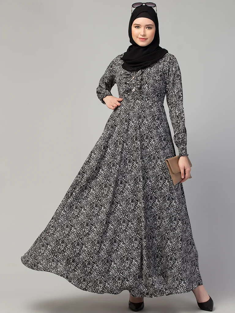 Printed Abaya full length front view Printed Abaya full length front view