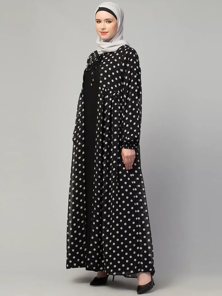 Dual Layer Shrug Abaya finished stitching and hem detail Dual Layer Shrug Abaya finished stitching and hem detail